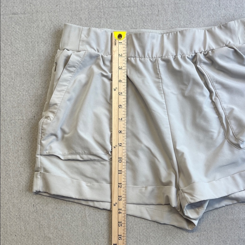 Women's Elastic-Waist Cream Shorts with Front Pockets - Picture 7 of 10